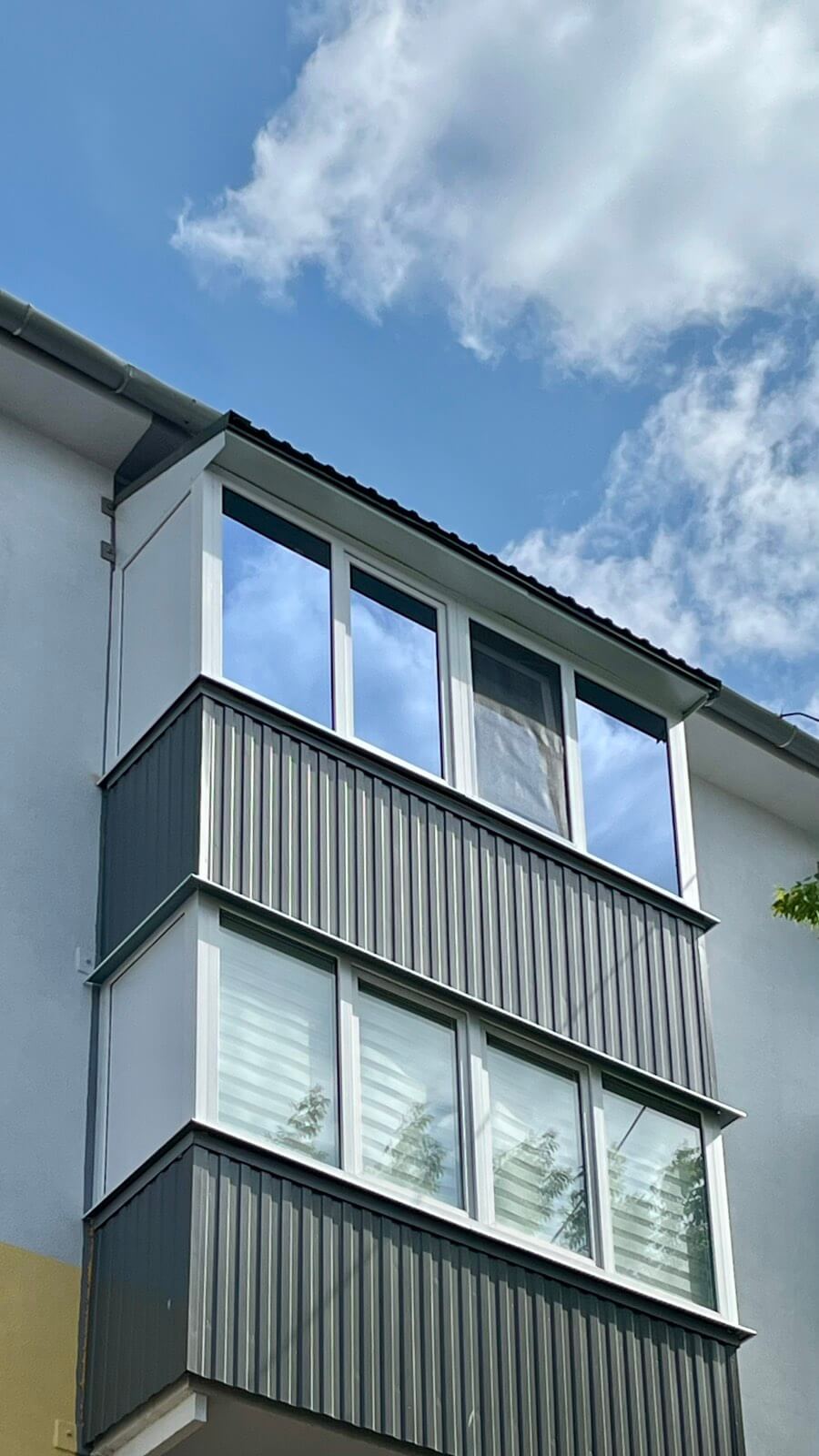 Монтаж балконной рамы ПВХ BRUSBOX AERO в "хрущёвке" на ул.Крыленко