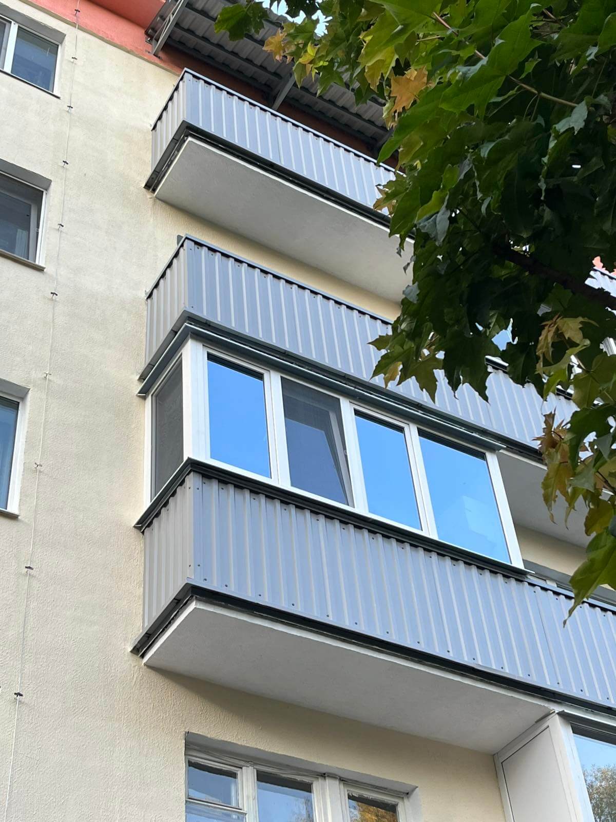 Утепление балкона на ул.Лазаренко.
Отделка ламинат.