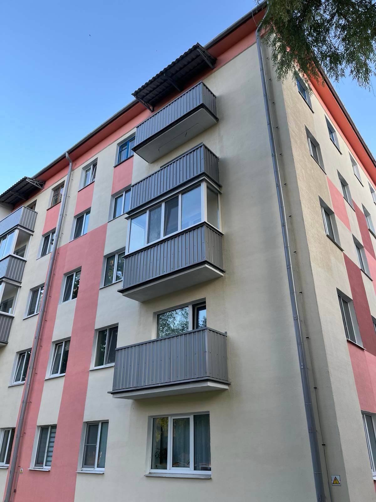 Остекление и кап ремонт балкона